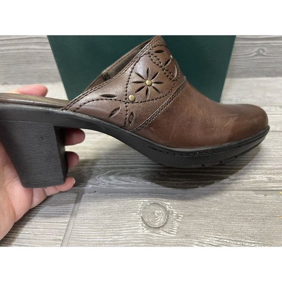 Clark’s Bendables Mules Shoes Womens 8.5M Brown Leather Comfort Slip On Studded - Picture 4 of 8